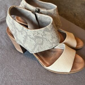 Tom’s Beige Open-Toe Block Heel Sandals